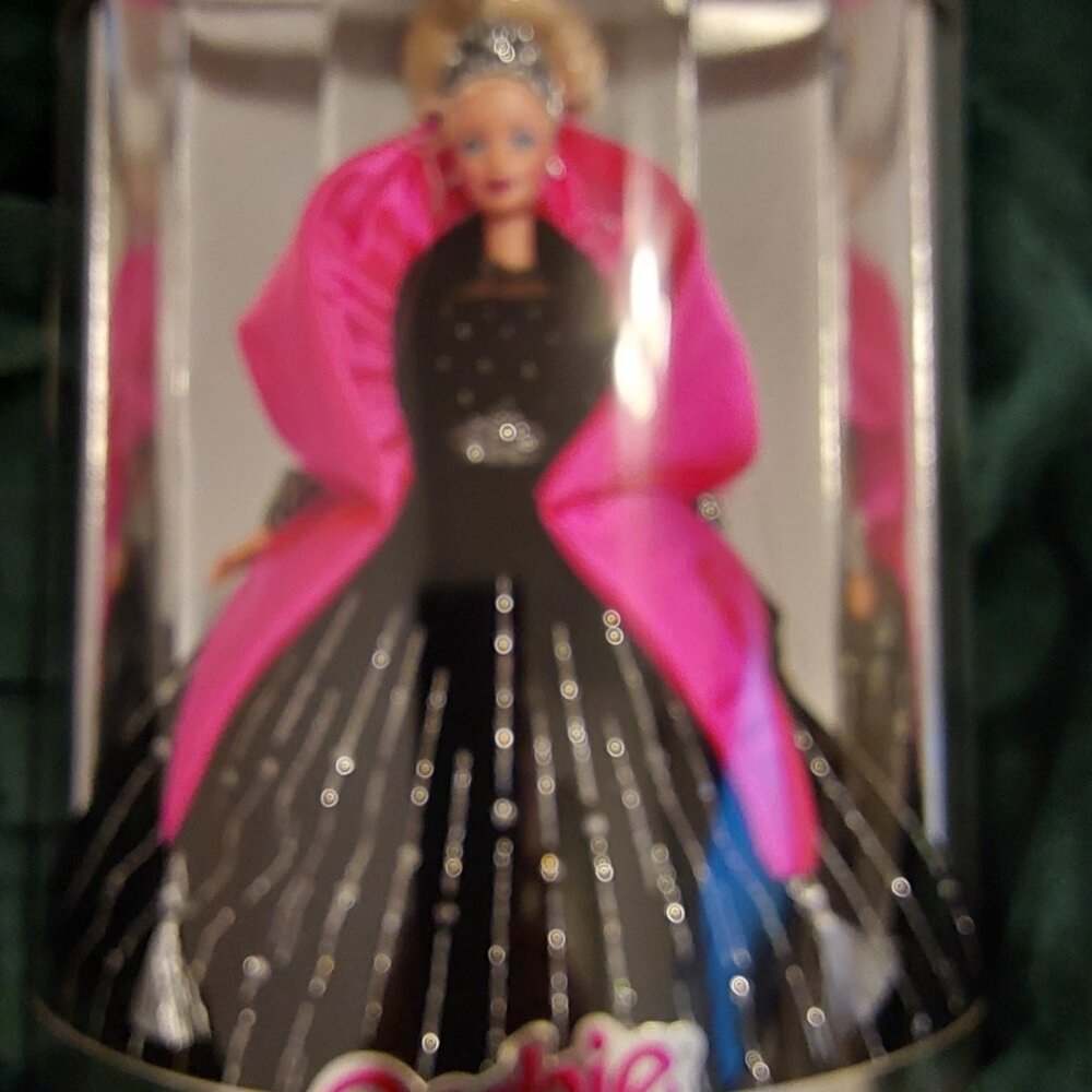 1998 HAPPY HOLIDAYS BARBIE , NRFBOX GORGEOUS & RARE - Picture 7 of 16